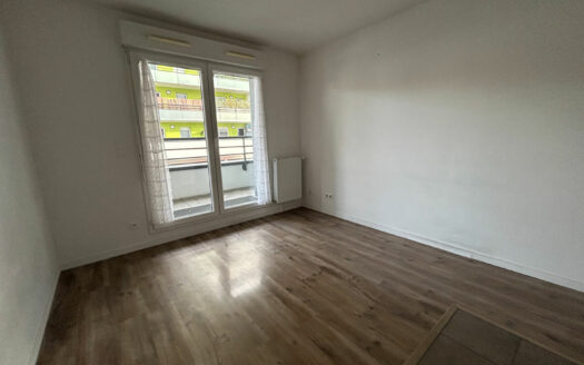 A vendre Maromme studio avec balcon et parking