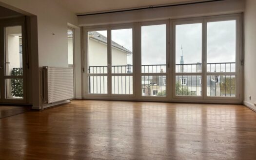 F3 idélament situé entre la rue beauvoisine et l'hotel de ville - Vue dégagée su