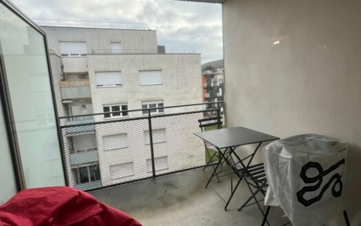 A louer, Rouen CHU, logement récent avec parking et balcon
