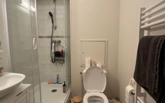 Studio Meublé, idéalement situé Place Saint Marc