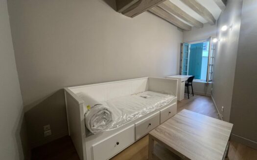 A louer, studio meublé, Rue Eau de Robec à Rouen