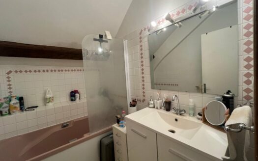 A louer, F2 entre la place du vieux marché et la préfecture