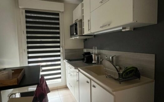 A louer, F2 préfecture, lumineux avec balcon et parking