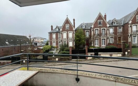 A louer, F2 préfecture, lumineux avec balcon et parking