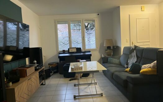 A louer - Pavillon individuel avec jardin clos et double garage à Mesnil-Esnard