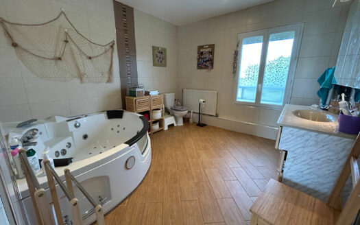 À vendre ESLETTES, Superbe maison 4 chambres, sous-sol complet, terrain 1750m²