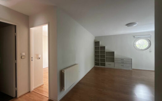 F2 lumineux avec terrasse et parking en résidence senior à Mont-Saint-Aignan