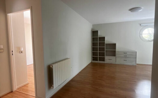 F2 lumineux avec terrasse et parking en résidence senior à Mont-Saint-Aignan