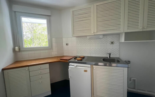 F2 lumineux avec terrasse et parking en résidence senior à Mont-Saint-Aignan