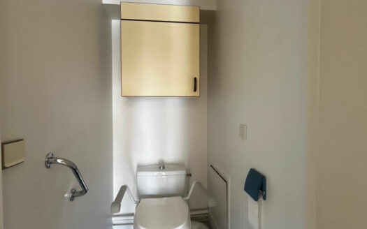 F2 lumineux avec terrasse et parking en résidence senior à Mont-Saint-Aignan