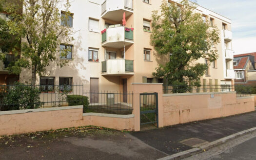 A louer, F4 avec balcon et place de parking, rouen gauche