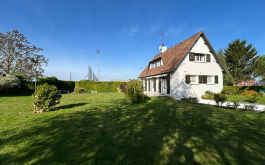 A vendre SAINT PIERRE DE VARENGEVILLE, maison en impasse, 3 chambres, sous-sol complet.