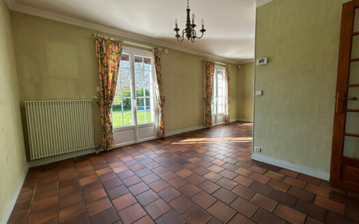 A vendre SAINT PIERRE DE VARENGEVILLE, maison en impasse, 3 chambres, sous-sol complet.