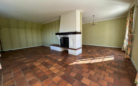 A vendre SAINT PIERRE DE VARENGEVILLE, maison en impasse, 3 chambres, sous-sol complet.