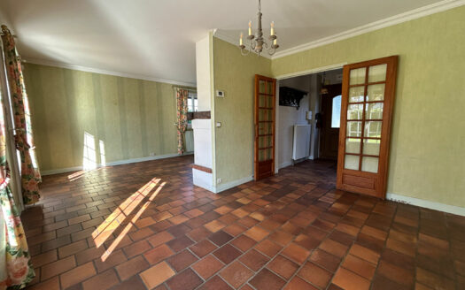 A vendre SAINT PIERRE DE VARENGEVILLE, maison en impasse, 3 chambres, sous-sol complet.