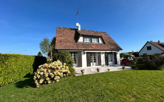 A vendre SAINT PIERRE DE VARENGEVILLE, maison en impasse, 3 chambres, sous-sol complet.