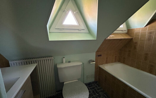 A vendre SAINT PIERRE DE VARENGEVILLE, maison en impasse, 3 chambres, sous-sol complet.