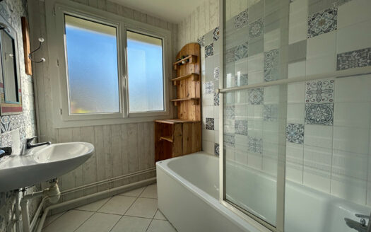 À vendre Appartement Maromme 4 pièces au rez-de-chaussée avec grande cave.