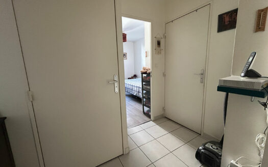 Appartement Sotteville Les Rouen F2 avec balcon et parking.