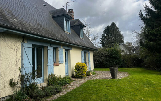 Maison de charme avec jardin arboré à Bois-Guillaume, secteur calme et recherché