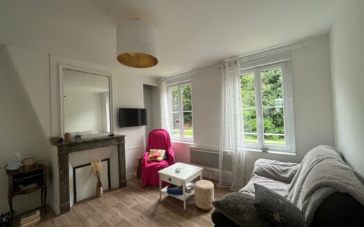 Charmant meublé dans maison bourgeoise, vue dégagée