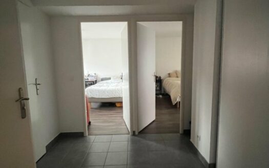 A louer, Rouen CHU, logement récent avec parking et balcon