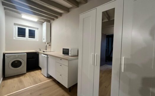 A louer, studio meublé, Rue Eau de Robec à Rouen