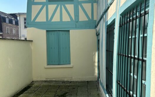A louer, studio meublé, Rue Eau de Robec à Rouen
