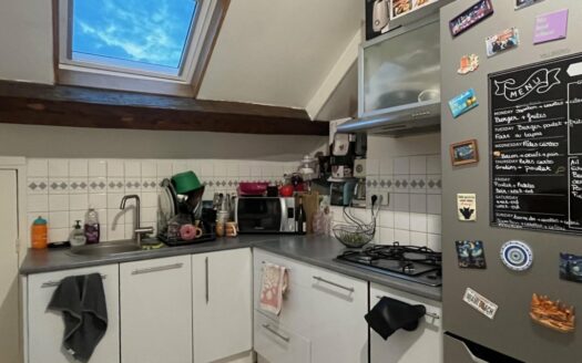 A louer, F2 entre la place du vieux marché et la préfecture