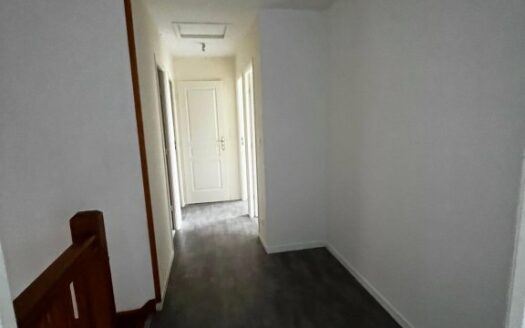 A louer - Pavillon individuel avec jardin clos et double garage à Mesnil-Esnard