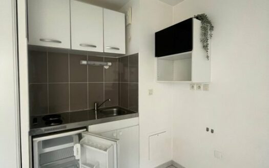 Studio lumineux avec cave et parking en option – Résidence récente et sécurisée