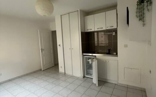 Studio lumineux avec cave et parking en option – Résidence récente et sécurisée