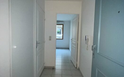 Studio lumineux avec cave et parking en option – Résidence récente et sécurisée