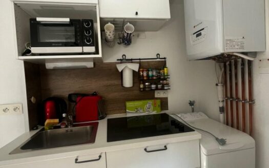 A louer, F2 avec ascenseur, place saint marc