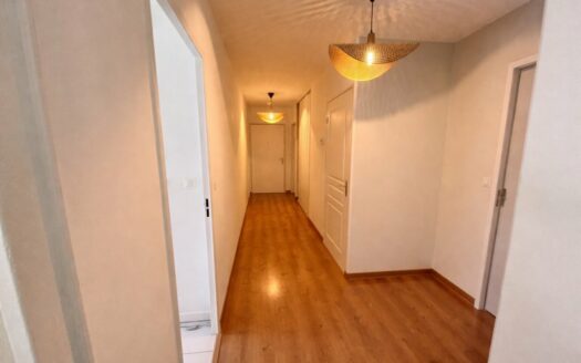 A louer, F4 de 85m² à Bois Guillaume, parking, cave