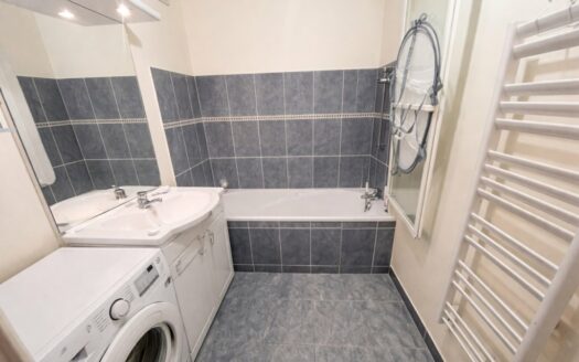 A louer, F4 de 85m² à Bois Guillaume, parking, cave