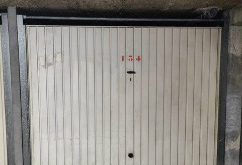 Garage fermé à louer - secteur recherché place saint marc