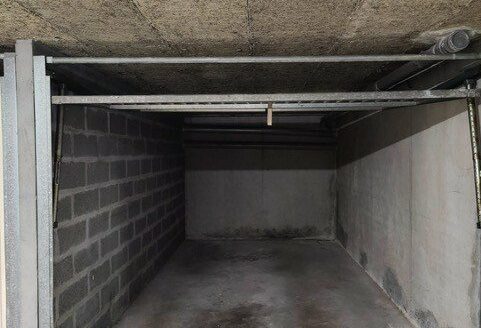 Garage fermé à louer - secteur recherché place saint marc