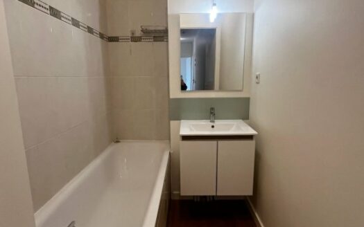 F3 refait à neuf avec parking – Rouen Gauche Clinique de l'europe