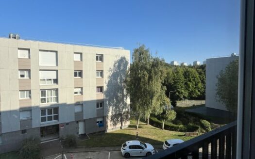 F2 en bon état, vallon suisse avec parking