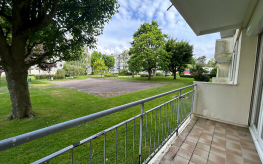 A vendre appartement F5 MONT SAINT AIGNAN, rez-de-chaussée avec balcon