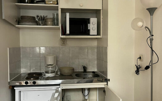 STUDIO MEUBLE  16.36m² QUARTIER SAINT MARC