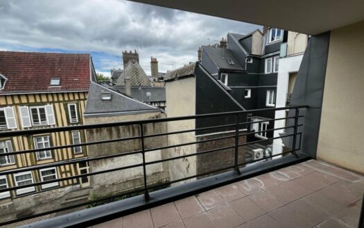 Hyper centre beau F3 bis avec ascenseur et parking
