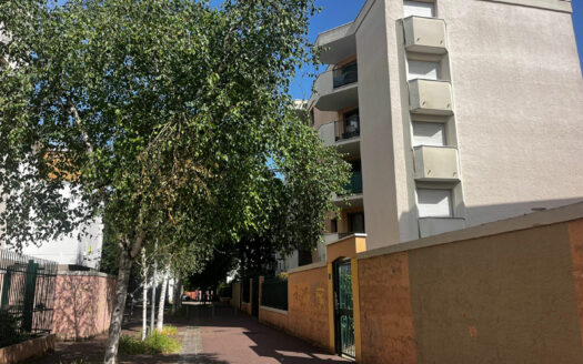 A louer, F4 avec balcon et place de parking, rouen gauche