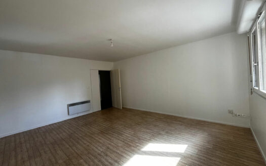 A louer, F4 avec balcon et place de parking, rouen gauche