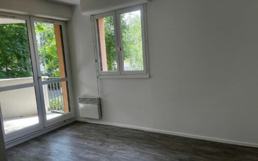 A louer, F4 avec balcon et place de parking, rouen gauche