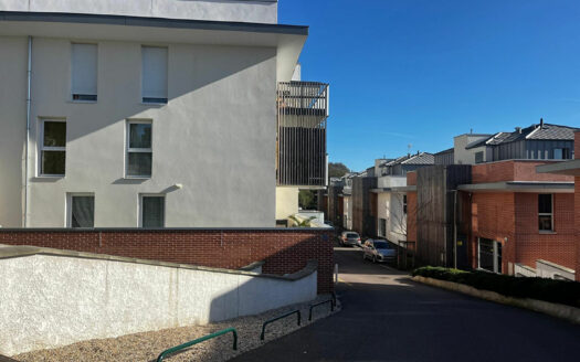 A LOUER F2 ROUEN ROUTE DE BONSECOURS (76000)