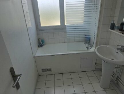 Location T2 lumineux de 47 m² à Maromme avec cuisine aménagée et équipée et park