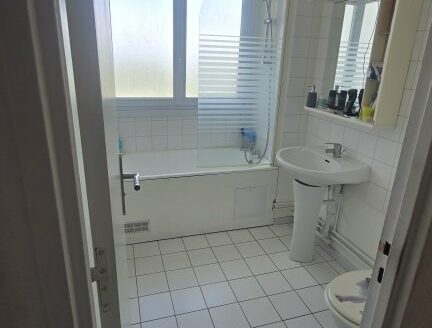 Location T2 lumineux de 47 m² à Maromme avec cuisine aménagée et équipée et park