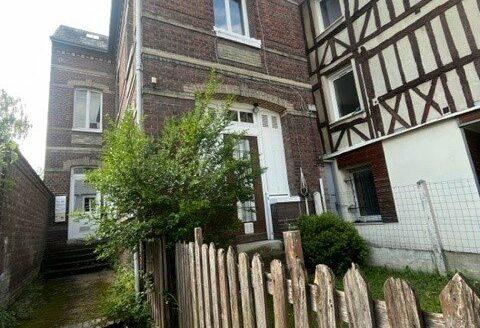A LOUER - Appartement F1 bis de 21.6m² dans une maison bourgeoise avec cave à RO